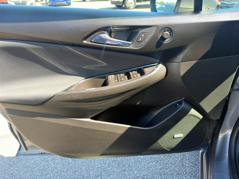 Used 2018 Chevrolet Cruze LT w/ Sun And Sound Package FWD image 11