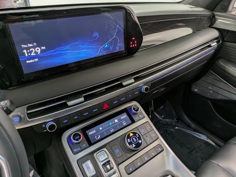 Used 2024 Hyundai Palisade Calligraphy image 10