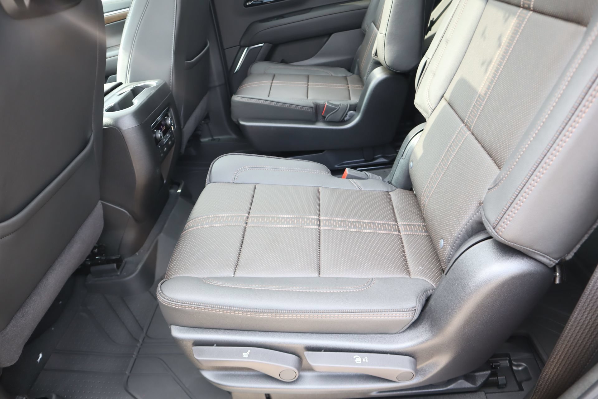 New 2026 Chevrolet Tahoe High Country AWD/4WD image 14