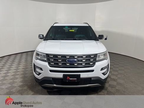 Used 2016 Ford Explorer XLT w/ Equipment Group 202A image 2