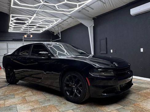 Used 2023 Dodge Charger SXT w/ Blacktop Package RWD image 3