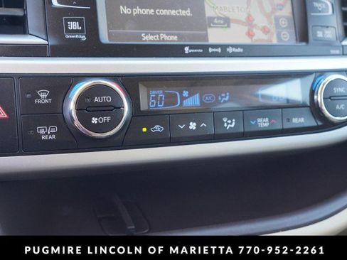 Used 2018 Toyota Highlander Limited FWD image 25