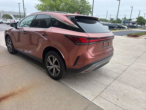 Used 2025 Lexus RX 350 Premium w/ Convenience Package FWD image 4