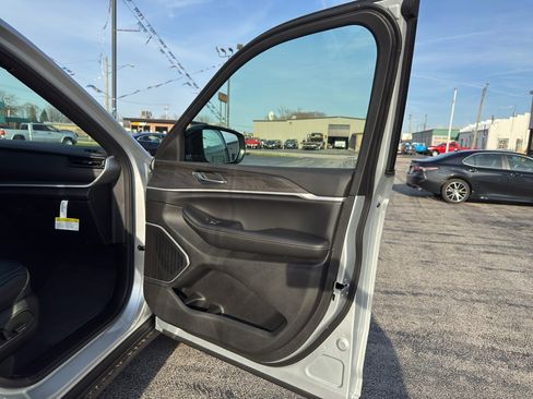 New 2026 Jeep Grand Cherokee L Limited image 14