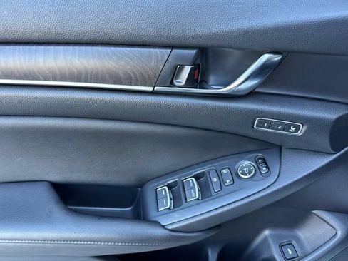 Used 2020 Honda Accord Touring image 11