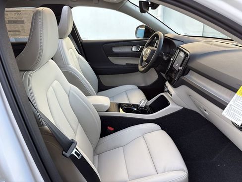 New 2026 Volvo XC40 B4 Plus image 16