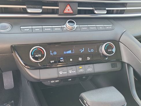 Used 2024 Hyundai Elantra SEL image 24