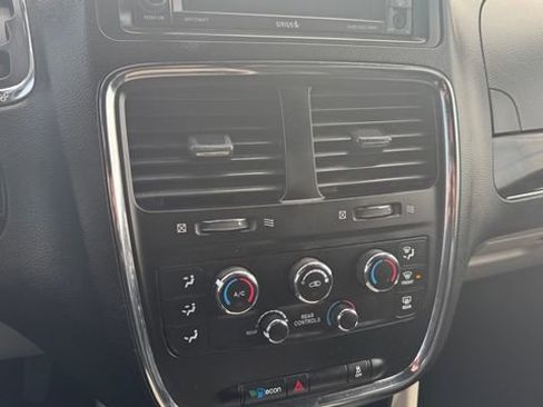 Used 2019 Dodge Grand Caravan SXT image 27
