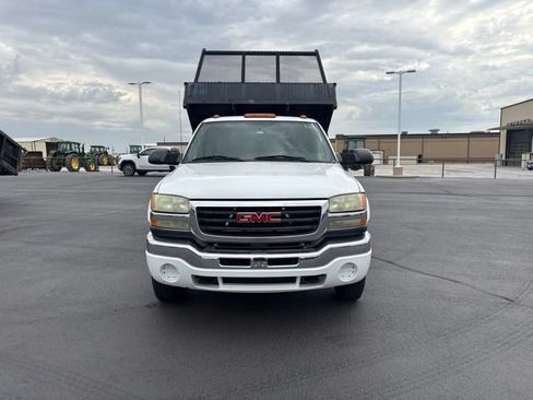 Used 2004 GMC Sierra 3500 SLE AWD/4WD image 2