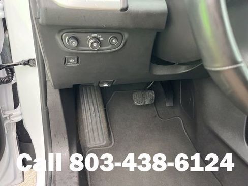 Used 2024 GMC Terrain SLT FWD image 22