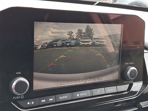 Used 2022 Nissan Pathfinder SV image 7