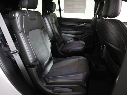 New 2025 Jeep Grand Cherokee L Altitude image 19