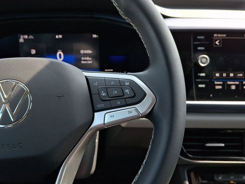 Certified 2023 Volkswagen Taos SE w/ Black Wheel Package AWD/4WD image 21