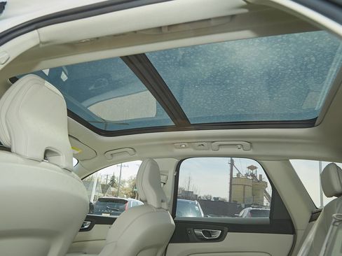 New 2025 Volvo XC60 B5 Plus w/ Protection Package Premier image 19