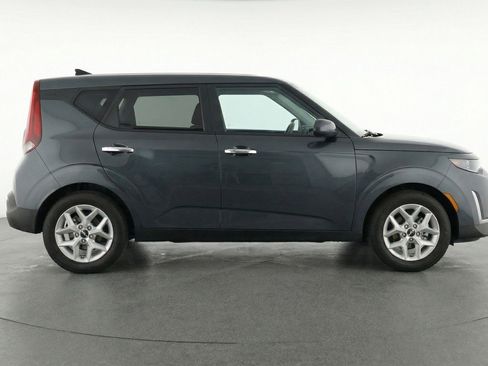 Used 2025 Kia Soul LX w/ LX Technology Package FWD image 11