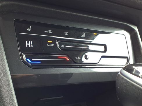 Used 2024 Volkswagen Tiguan SE FWD image 14