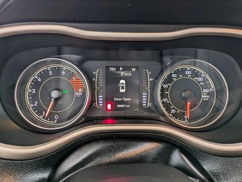 Used 2017 Jeep Cherokee 75th Anniversary image 11