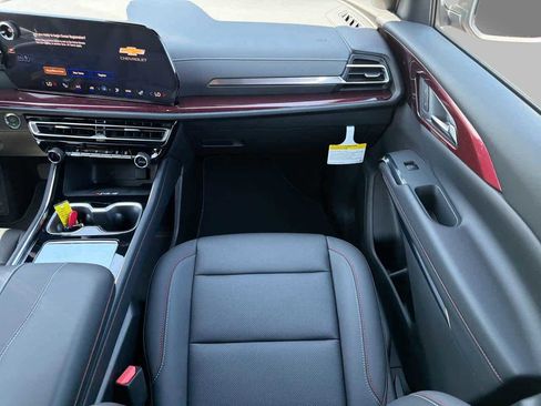 New 2026 Chevrolet Traverse Z71 w/ Driver Confidence Package AWD/4WD image 14