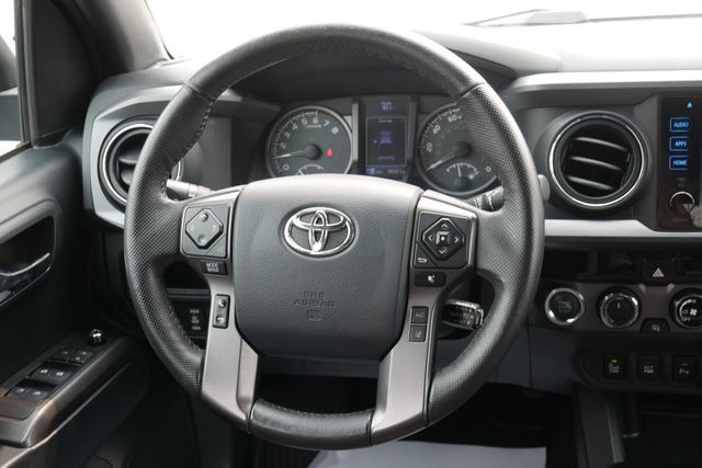Used 2018 Toyota Tacoma TRD Off-Road w/ Technology Package AWD/4WD image 16