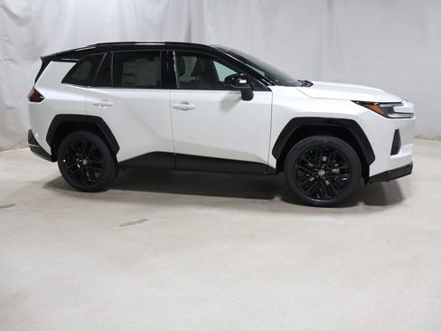 Used 2026 Toyota RAV4 XSE w/ Panoramic Sun Roof Package AWD/4WD image 8