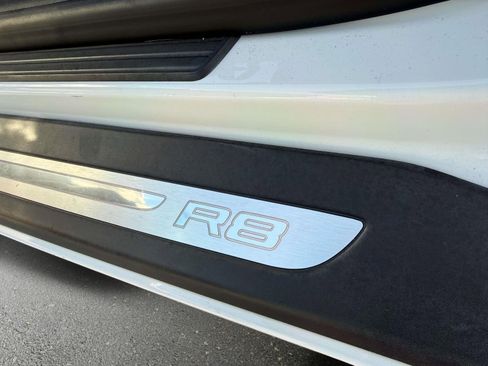 Used 2011 Audi R8 V8 image 35