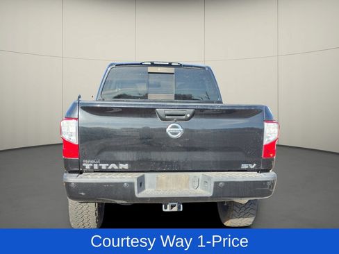 Used 2018 Nissan Titan SV w/ SV Convenience Package RWD image 8