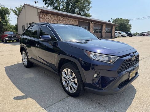 Used 2019 Toyota RAV4 XLE Premium w/ All Weather Liner Package AWD/4WD image 3