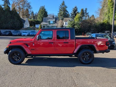 Used 2022 Jeep Gladiator Willys image 2