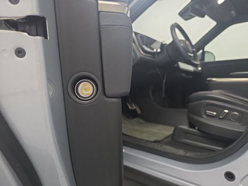 Used 2024 Rivian R1S Adventure AWD/4WD image 32