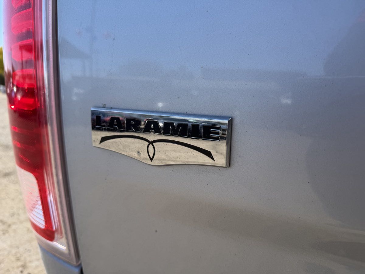 Used 2017 RAM 1500 Laramie AWD/4WD image 5