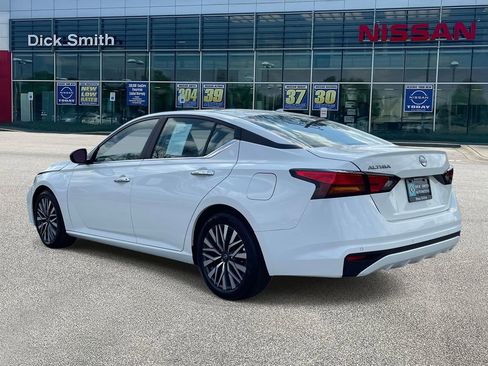 Used 2025 Nissan Altima 2.5 SV image 4
