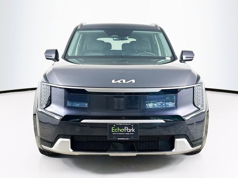Used 2024 Kia EV9 Land AWD/4WD image 2