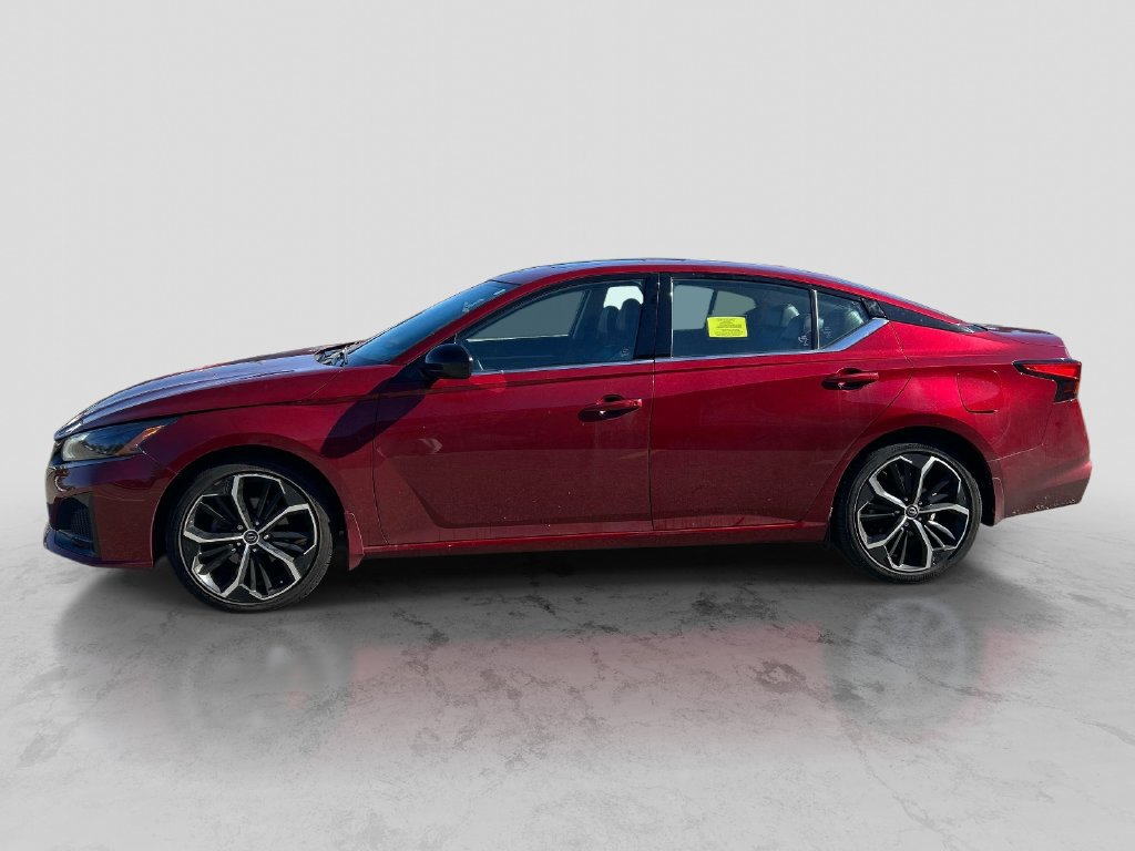 Certified 2023 Nissan Altima 2.5 SR w/ SR Premium Package FWD image 2
