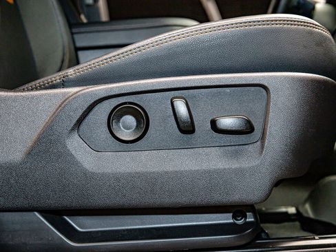 Used 2025 GMC Sierra 2500 AT4 w/ AT4 Premium Plus Package image 25