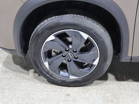 Used 2025 Nissan Rogue SV image 9