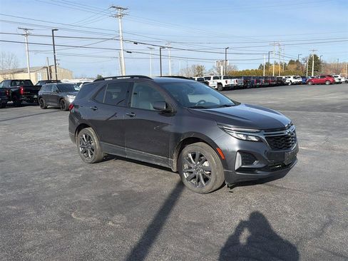 Used 2022 Chevrolet Equinox RS image 2