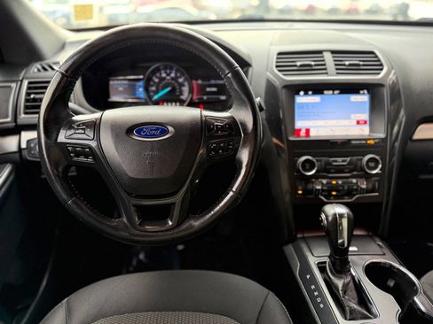 Used 2019 Ford Explorer XLT w/ Equipment Group 201A image 9