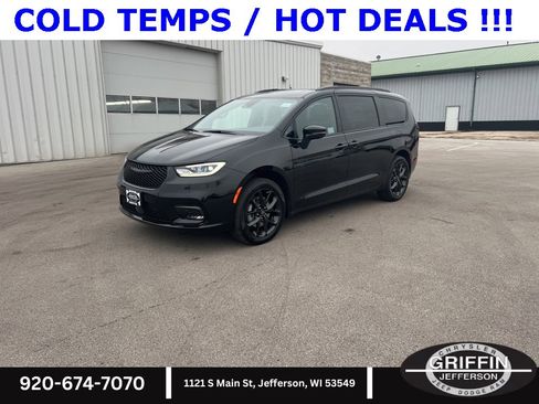 New 2026 Chrysler Pacifica Limited w/ S Appearance Package image 2