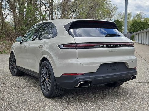 Certified 2024 Porsche Cayenne AWD/4WD image 3