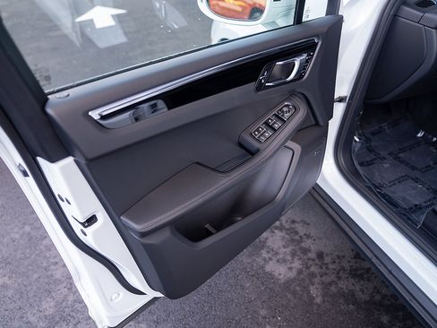 Certified 2025 Porsche Macan Turbo AWD/4WD image 16