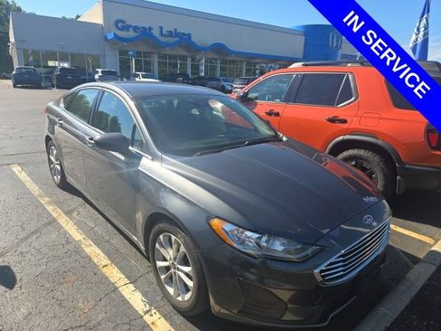 Used 2019 Ford Fusion SE FWD image 1