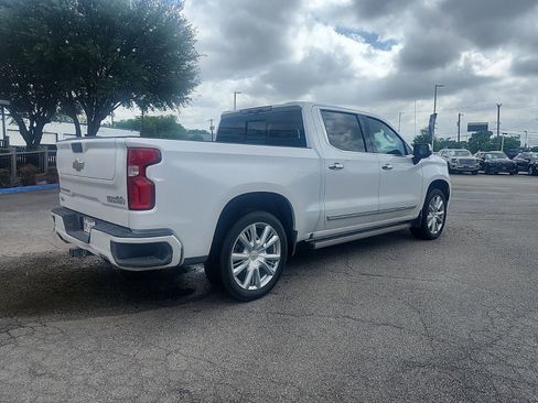 Used 2023 Chevrolet Silverado 1500 High Country w/ High Country Premium Package AWD/4WD image 3