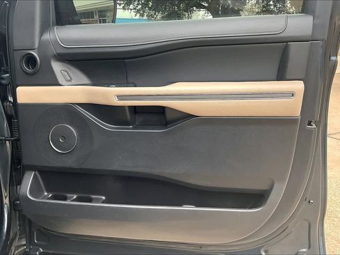 Used 2022 Ford Expedition Max XLT image 19