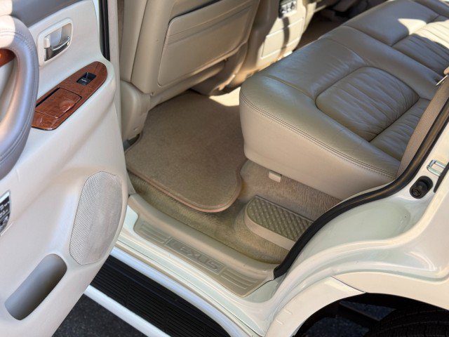 Used 2004 Lexus LX 470 4WD image 26