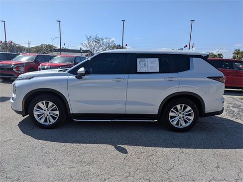 Used 2025 Mitsubishi Outlander ES image 7