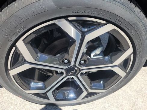 Certified 2025 Kia Niro EX Touring FWD image 15