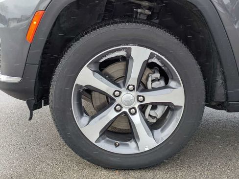 Used 2025 Jeep Grand Cherokee L Limited w/ Trailer Tow Package AWD/4WD image 13