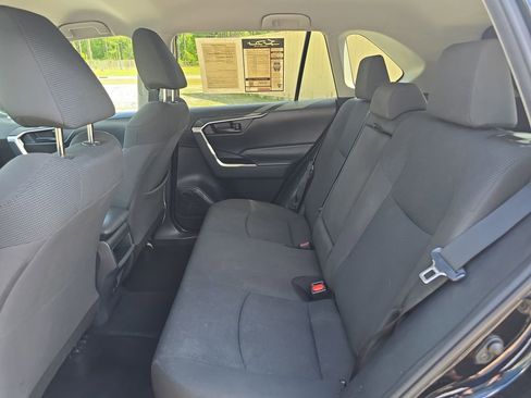 Used 2020 Toyota RAV4 LE FWD image 32