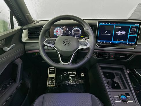 New 2026 Volkswagen Tiguan SE R-Line image 21