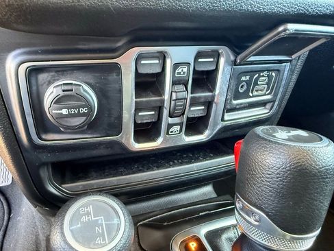 Used 2024 Jeep Wrangler Sport S image 27